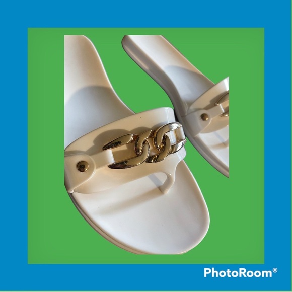 VINCE CAMUTO Sandal - Picture 4 of 10